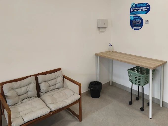 Sofá na zona de espera